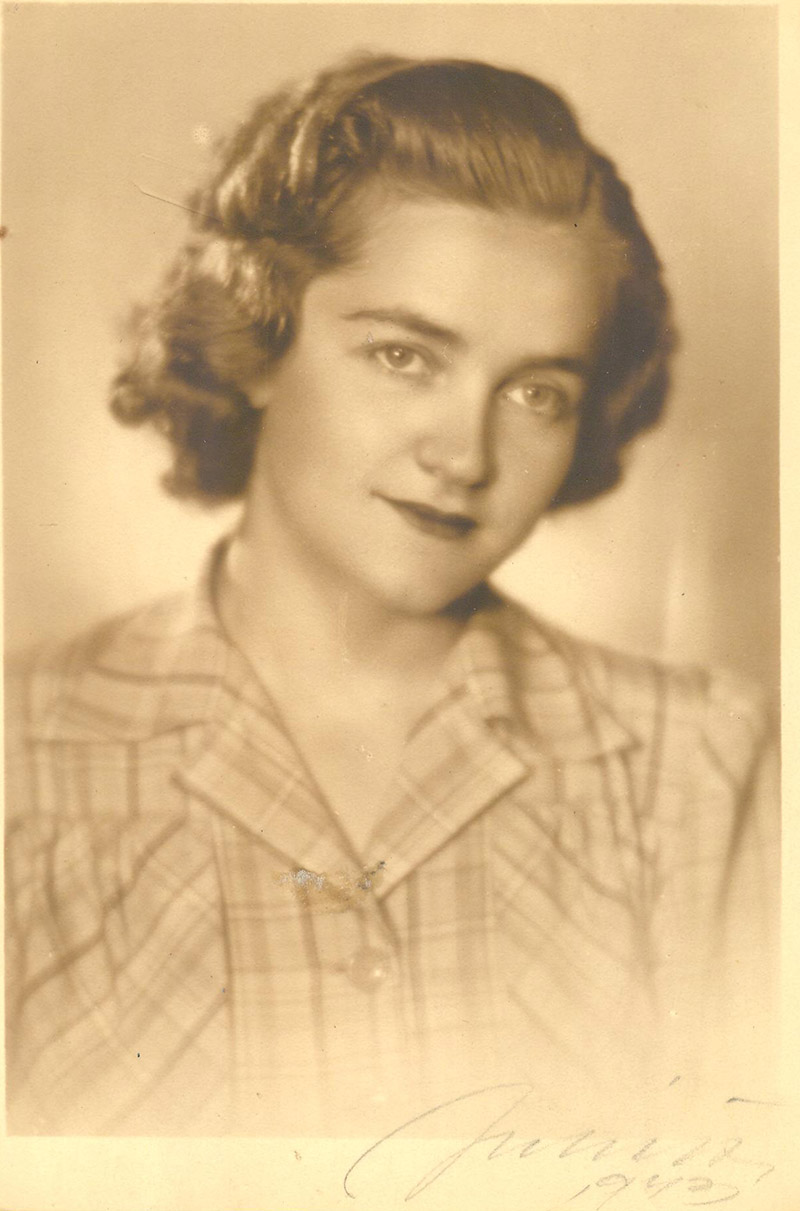 Arlette Coposu, 1943