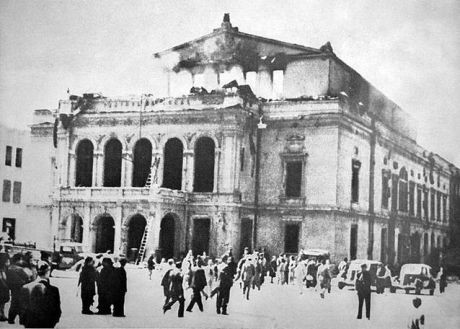 Teatrul National bombardat de germani august 1944
