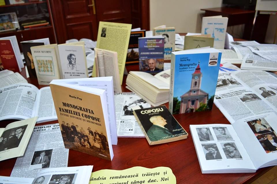 Expoziție de carte dedicată Seniorului Coposu. Sursa foto: www.facebook.com/bibliotecajudeteana.salaj
