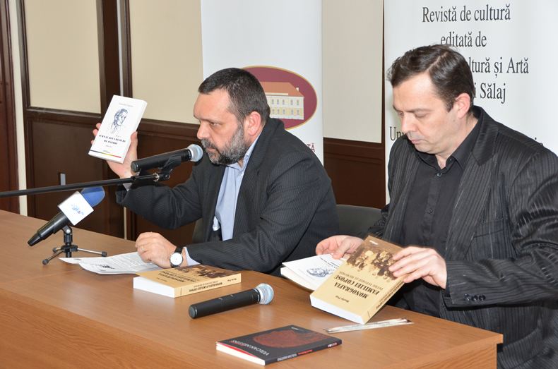 Daniel Săuca şi istoricul Marin Pop prezentând cele două lucrări - Corneliu Coposu, Jurnal din Vremuri de război