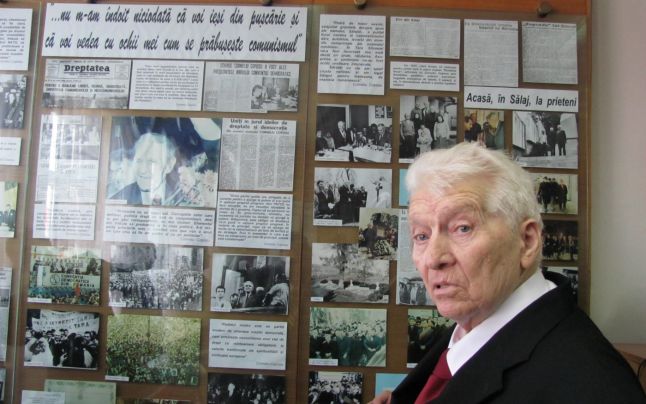 În centrul cultural Şincai - Coposu, împreună cu dr. Ioan Puşcaş (arhivă)