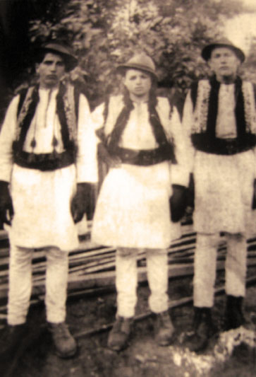 Vasile Motrescu (dreapta) a fost trădat de Nicolae Calancea (stânga)