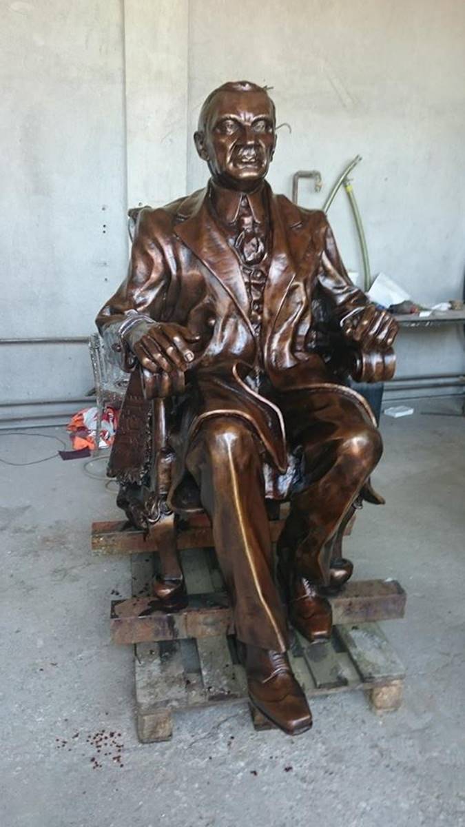 Corneliu Coposu Statuie